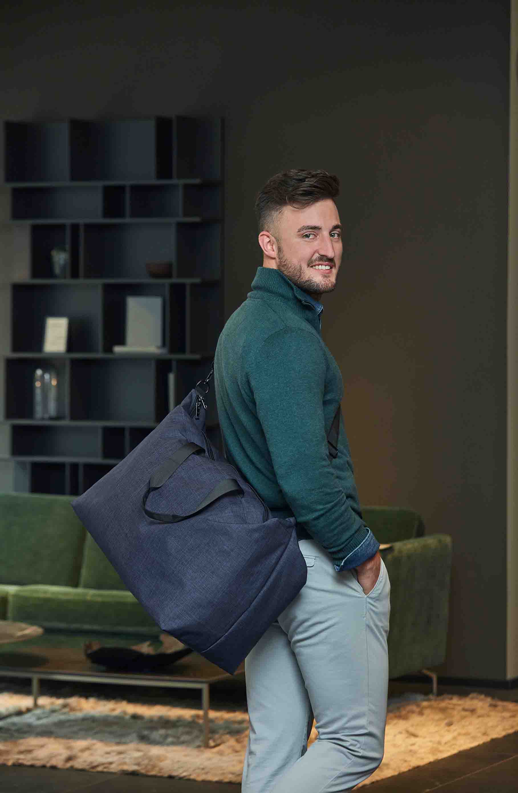 Sport-/Reisetasche EUROPE getragen im Alltag