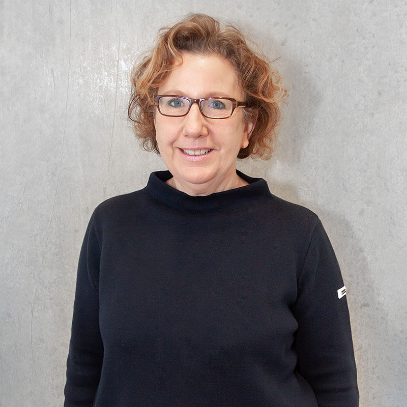 Iris Neitmann Iris Neitmann tätig im Vertrieb der technischen Taschen im Projektmanagement